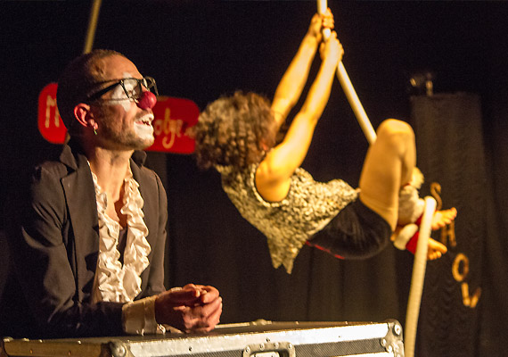 Spectacle Maurice et Carolyne danse contemporaine de la compagnie S’emBaller Un Marcel